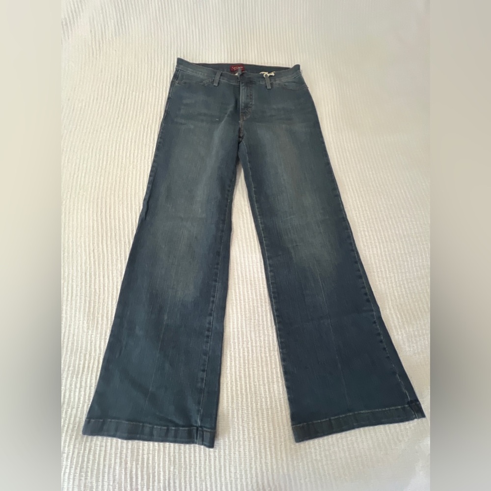 Levi’s Perfectly Slimming Mid Rise Blue Women's Jeans Size 14 Medium NWT